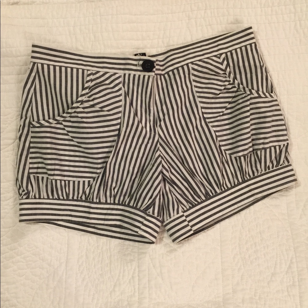 Boutique puff shorts